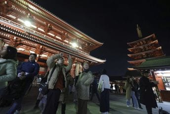 Nova godina proslavljena u Japanu, a vatrometa je bilo i u Sjevernoj Koreji (FOTO / VIDEO) Nova godina proslavljena u Japanu, a vatrometa je bilo i u Sjevernoj Koreji (FOTO / VIDEO)