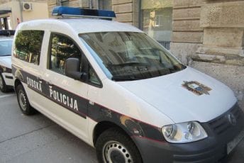 BiH: Sa majkom i sestrom dogovorio se da ubije njih pa sebe, u oproštajnom pismu naveli i razlog BiH: Sa majkom i sestrom dogovorio se da ubije njih pa sebe, u oproštajnom pismu naveli i razlog