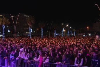 (FOTO/VIDEO) Novogodišnji spektakl u Baru, Brena oborila rekorde dočeka Nove godine (FOTO/VIDEO) Novogodišnji spektakl u Baru, Brena oborila rekorde dočeka Nove godine