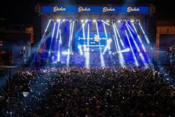 (FOTO/VIDEO) Budva uz Tonija Cetinskog i spektakularni vatromet ušla u 2024. (FOTO/VIDEO) Budva uz Tonija Cetinskog i spektakularni vatromet ušla u 2024.