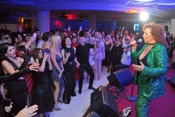 Splendid tradicionalno nastavlja da oduševljava goste: Za Novu godinu na bini budvanskog hotela Ana Bekuta Splendid tradicionalno nastavlja da oduševljava goste: Za Novu godinu na bini budvanskog hotela Ana Bekuta
