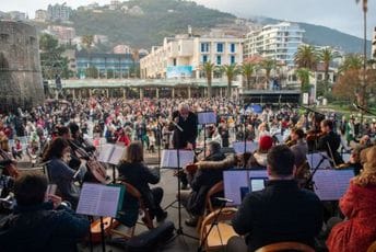 Muzika raspoloženja: Prvog dana 2024. Budvu ispunile najfinije klasične melodije