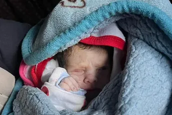 Crveni polumjesec objavio fotografiju bebe rođene u 2024. godini u Gazi Crveni polumjesec objavio fotografiju bebe rođene u 2024. godini u Gazi