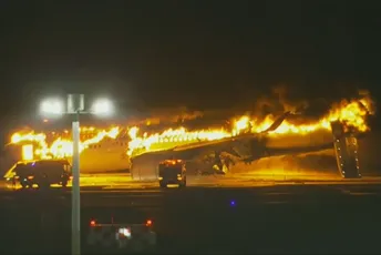 (VIDEO) Zapalio se avion  na aerodromu u Tokiju, svi putnici evakuisani