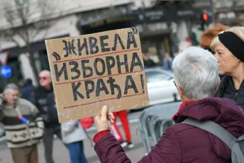 Guardian: Vučić je autokratski nacionalista, podstiče razdor na Balkanu i postaje problem za EU Guardian: Vučić je autokratski nacionalista, podstiče razdor na Balkanu i postaje problem za EU