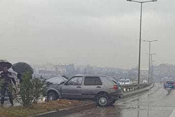 Podgorica: Izletio sa trake i udario u banderu Podgorica: Izletio sa trake i udario u banderu