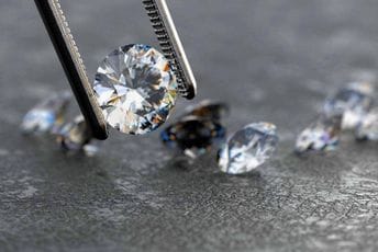 EU sankcionisala najvećeg ruskog proizvođača dijamanata EU sankcionisala najvećeg ruskog proizvođača dijamanata