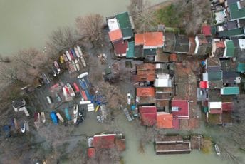 Visok vodostaj Dunava kod Novog Sada: Rijeka se izlila i potopila nekoliko naselja Visok vodostaj Dunava kod Novog Sada: Rijeka se izlila i potopila nekoliko naselja