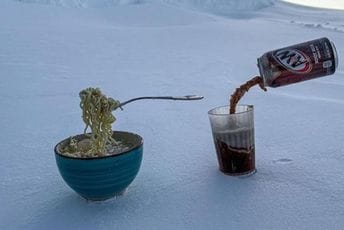 Fotografija snimljena na -64 stepena Celzijusa: Ovako izgleda ručak na Antarktiku Fotografija snimljena na -64 stepena Celzijusa: Ovako izgleda ručak na Antarktiku