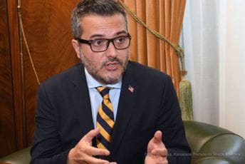 Još će se čekati na ambasadora SAD u Crnoj Gori: Prijedlog i formalno vraćen Bajdenu Još će se čekati na ambasadora SAD u Crnoj Gori: Prijedlog i formalno vraćen Bajdenu