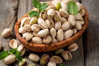 Smaragd sa osmjehom: Njegovo visočanstvo pistać Smaragd sa osmjehom: Njegovo visočanstvo pistać