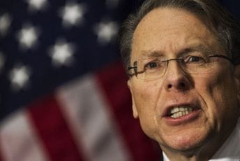 Izvršni direktor američke Nacionalne asocijacije za oružje Vejn Lapier podnio ostavku Izvršni direktor američke Nacionalne asocijacije za oružje Vejn Lapier podnio ostavku