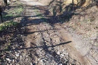 Mještani traže da se nastavi asfaltiranje: Put za bjelopoljsko selo Bojišta od svih zaboravljen Mještani traže da se nastavi asfaltiranje: Put za bjelopoljsko selo Bojišta od svih zaboravljen