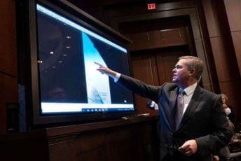 Na razotkrivanje NLO-a javnost može čekati još 25 godina Na razotkrivanje NLO-a javnost može čekati još 25 godina