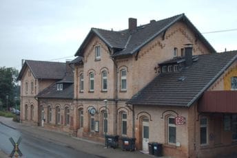 Njemačka: Kod škole pronašli bebu sa pupčanom vrpcom, uspjeli da je ožive, ali joj se i dalje bore za život Njemačka: Kod škole pronašli bebu sa pupčanom vrpcom, uspjeli da je ožive, ali joj se i dalje bore za život