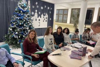 Učenica iz Podgorice napisala knjigu na engleskom jeziku Učenica iz Podgorice napisala knjigu na engleskom jeziku