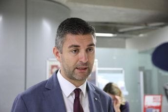 Zbog Zdravka Čolića: Gradonačelniku Dubrovnika prijete smrću Zbog Zdravka Čolića: Gradonačelniku Dubrovnika prijete smrću