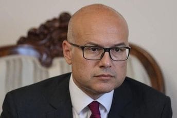 Ministar odbrane Srbije o ukidanju dinara na Kosovu: Preostaje nam diplomatska borba Ministar odbrane Srbije o ukidanju dinara na Kosovu: Preostaje nam diplomatska borba