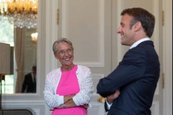 Premijerka Francuske podnijela ostavku: Makron će imenovati novu vladu Premijerka Francuske podnijela ostavku: Makron će imenovati novu vladu