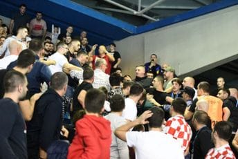 Četvorica Hrvata uhapšena zbog napada na crnogorske navijače Četvorica Hrvata uhapšena zbog napada na crnogorske navijače
