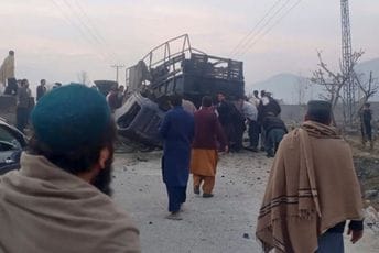 Sedam osoba ubijeno u napadu na tim za vakcinaciju protiv dječje paralize Sedam osoba ubijeno u napadu na tim za vakcinaciju protiv dječje paralize