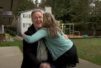 Kupio stambeno naselje i poklonio ga samohranim majkama Kupio stambeno naselje i poklonio ga samohranim majkama