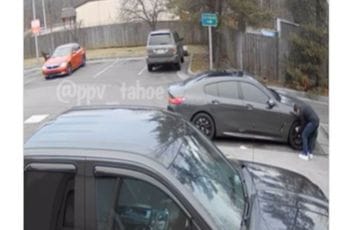 (VIDEO) Zaustavio se da napumpa gume, pa ostao bez BMW-a (VIDEO) Zaustavio se da napumpa gume, pa ostao bez BMW-a