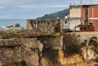 Opština Ulcinj još nije sanirala štetu u Starom gradu: Tri godine niko ne mari za bedeme Opština Ulcinj još nije sanirala štetu u Starom gradu: Tri godine niko ne mari za bedeme