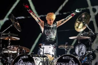 Preminuo Džejms Kotak, najdugovječniji bubnjar benda "Scorpions" Preminuo Džejms Kotak, najdugovječniji bubnjar benda "Scorpions"