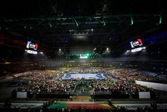 Rekord svih vremena je oboren: Utakmicu u Dizeldorfu prati 53.586 navijača Rekord svih vremena je oboren: Utakmicu u Dizeldorfu prati 53.586 navijača