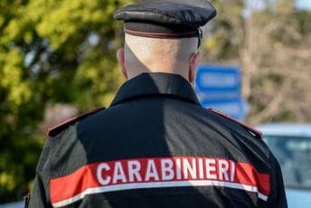 Noć jezivog nasilja: Navijači Lacija izboli čovjeka, salutirali, pogodili flašom igrača Rome... Noć jezivog nasilja: Navijači Lacija izboli čovjeka, salutirali, pogodili flašom igrača Rome...