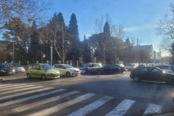 Udes u centru Podgorice: Formirane kolone Udes u centru Podgorice: Formirane kolone