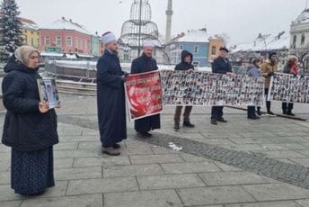 Majke Srebrenice traže od Šmita da reaguje na neustavnu proslavu u RS Majke Srebrenice traže od Šmita da reaguje na neustavnu proslavu u RS