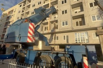 Ispred Lamele C stigla ekipa zaštite prostora, nema policije Ispred Lamele C stigla ekipa zaštite prostora, nema policije