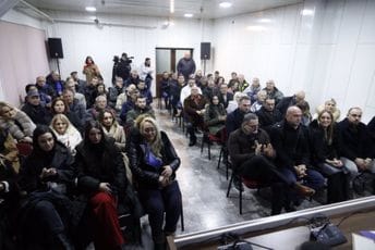 DPS održao tribinu u Plavu, poručeno kako će Crnu Goru vratiti na pravi put DPS održao tribinu u Plavu, poručeno kako će Crnu Goru vratiti na pravi put