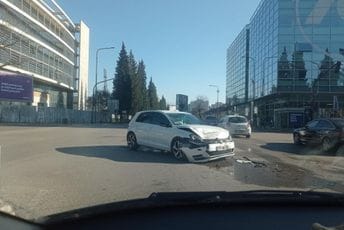Podgorica: Saobraćajna nezgoda kod mosta Milenijum, pričinjena veća materijalna šteta Podgorica: Saobraćajna nezgoda kod mosta Milenijum, pričinjena veća materijalna šteta