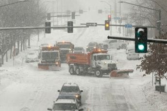 Američki meteorolozi upozoravaju: Stiglo zimsko vrijeme opasno po život, hiljade ljudi bez struje, temperature idu i do -45 Američki meteorolozi upozoravaju: Stiglo zimsko vrijeme opasno po život, hiljade ljudi bez struje, temperature idu i do -45