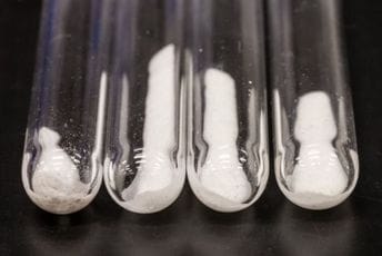 Vještačka inteligencija pronašla novu supstancu Uzorci novog, čvrstog elektrolita koji je otkrila Majkrosoftova vještačka inteligencija