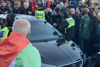 Škotska: Starija žena automobilom uletjela na propalestinske proteste i povrijedila nekoliko osoba Škotska: Starija žena automobilom uletjela na propalestinske proteste i povrijedila nekoliko osoba