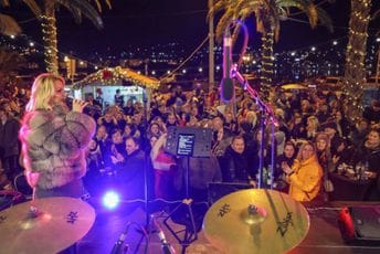 (FOTO) Praznična euforija u Kotoru se nastavlja: Nastup Goce Tržan zagrijao brojnu publiku (FOTO) Praznična euforija u Kotoru se nastavlja: Nastup Goce Tržan zagrijao brojnu publiku