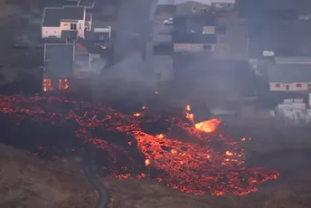 Pogledajte kako izgleda rijeka lave na Islandu (FOTO)
