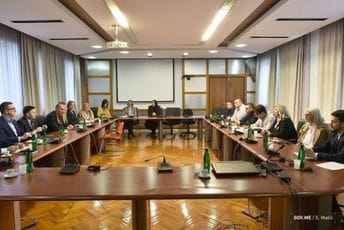 Nastavljaju se razgovori sindikata zdravstva sa predstavnicima Vlade Nastavljaju se razgovori sindikata zdravstva sa predstavnicima Vlade