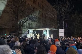 Novi protest srpske opozicije; Tepić: Uhvatili smo lopova u krađi Novi protest srpske opozicije; Tepić: Uhvatili smo lopova u krađi