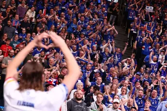 Nevjerovatne scene u Minhenu: Hiljade Islanđana navijaju za Crnu Goru, naši rukometaši sada imaju ogromnu podršku Nevjerovatne scene u Minhenu: Hiljade Islanđana navijaju za Crnu Goru, naši rukometaši sada imaju ogromnu podršku