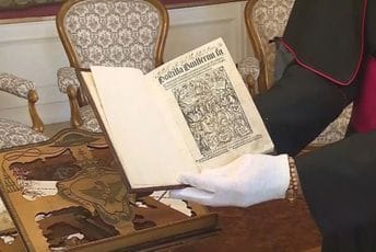 Davno izgubljena knjiga vraćena u Češku, nestala u Drugom svjetskom ratu Davno izgubljena knjiga vraćena u Češku, nestala u Drugom svjetskom ratu