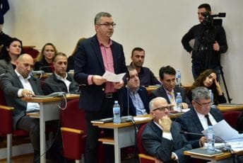 Đokaj: Političko zapošljavanje u Tuzima omča o vratu lokalnoj upravi Đokaj: Političko zapošljavanje u Tuzima omča o vratu lokalnoj upravi