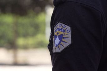 U Prizrenu priveden muškarac: Pokušao sa pet eura da podmiti policajca U Prizrenu priveden muškarac: Pokušao sa pet eura da podmiti policajca