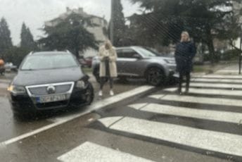 Zbog udesa u centru Podgorice došlo do većih gužvi u saobraćaju Zbog udesa u centru Podgorice došlo do većih gužvi u saobraćaju