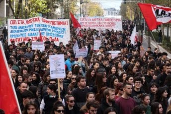 Studenti u Grčkoj protestovali protiv privatnih fakulteta Studenti u Grčkoj protestovali protiv privatnih fakulteta