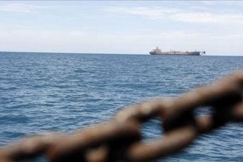 Huti napali američki brod: Plovio pod zastavom Maršalskih ostrva, SAD ističu da štete nije bilo Huti napali američki brod: Plovio pod zastavom Maršalskih ostrva, SAD ističu da štete nije bilo